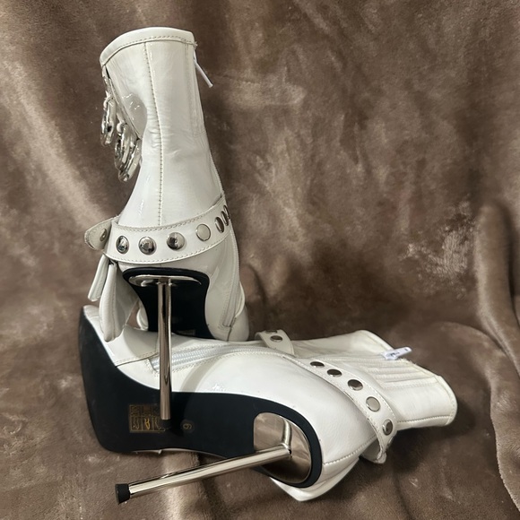 NWOT Jeffrey Campbell Stash White Crinkle Patent Leather Stiletto Ankle Boots - Picture 6 of 9